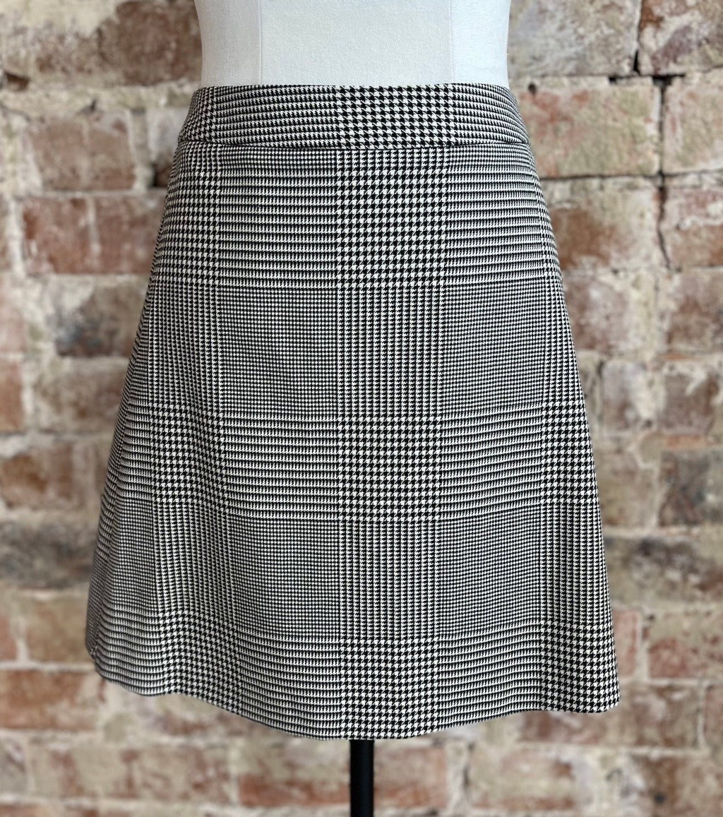 Black and White Hounds Tooth Skirt (size 8)